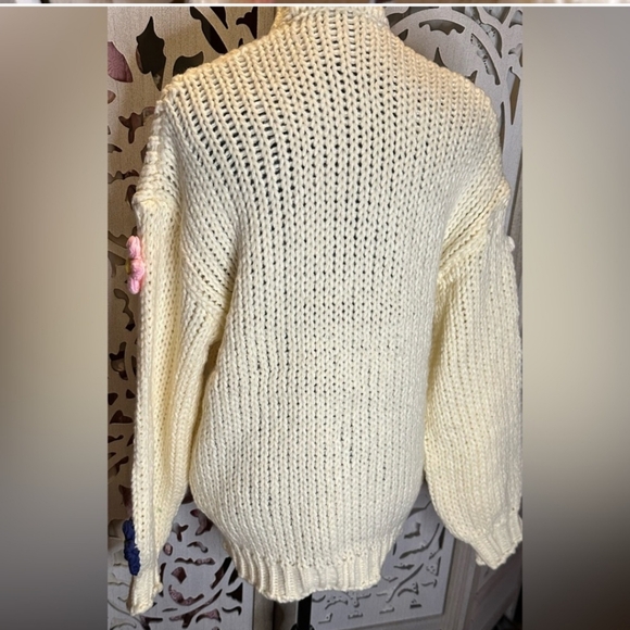Boutique❤️ 3D floral knit sweater - Picture 3 of 3